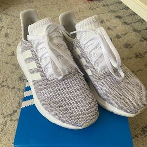 Adidas swift run sneaker